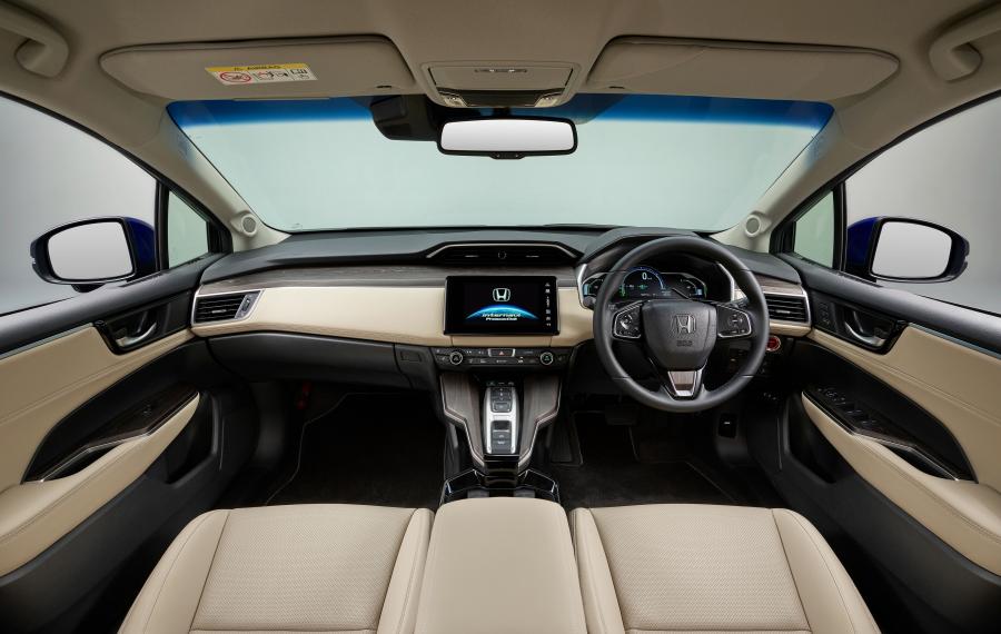 Торпедо Honda Clarity Plug-In Hybrid 2018 года  (JP) (фото 10 из 11)